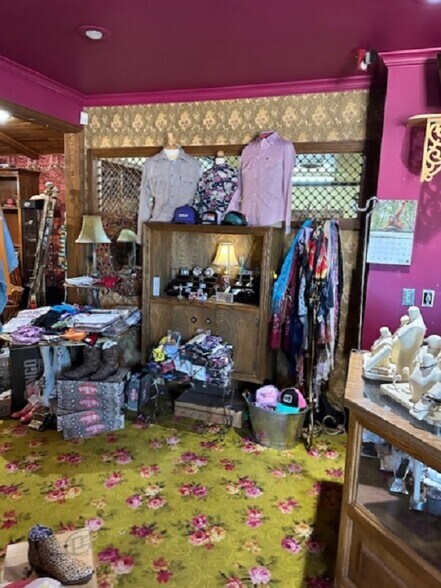 More Photos Of 2424 Williams Ave, Woodward General Retail For Sale