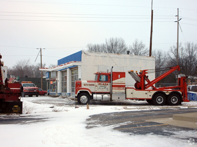 Primary Photo Of 1403 Water St, Kent Auto Repair For Sale