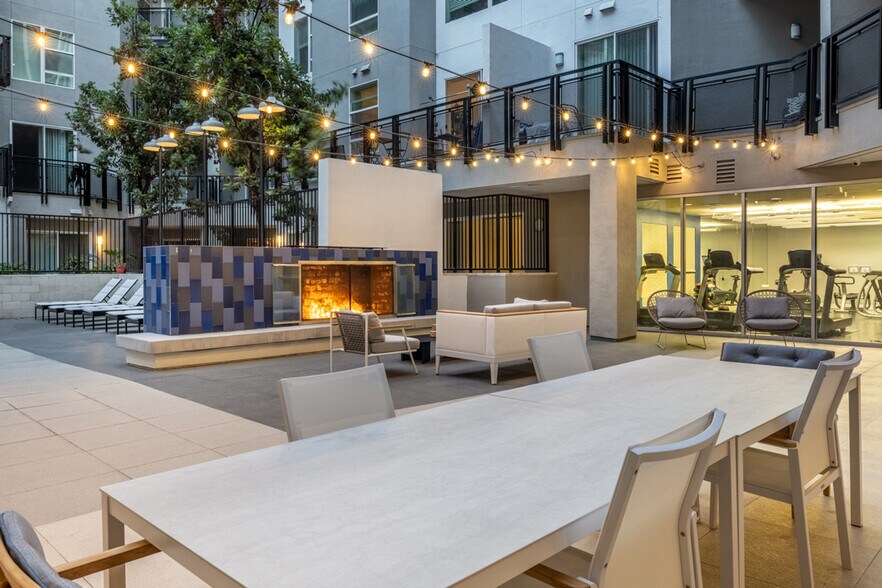 More Photos Of 1111 Wilshire Blvd, Los Angeles Apartments For Lease