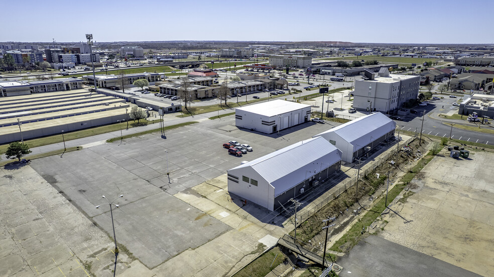 More Photos Of 4403-4411 SW 3rd St, Oklahoma City Showroom For Sale