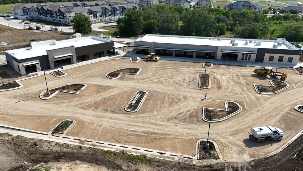 More Photos Of 2301 W San Antonio St, Lockhart Unknown For Lease