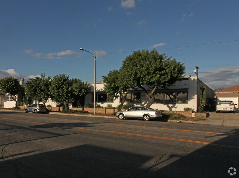 Primary Photo Of 2031 N Lincoln St, Burbank Warehouse For Sale