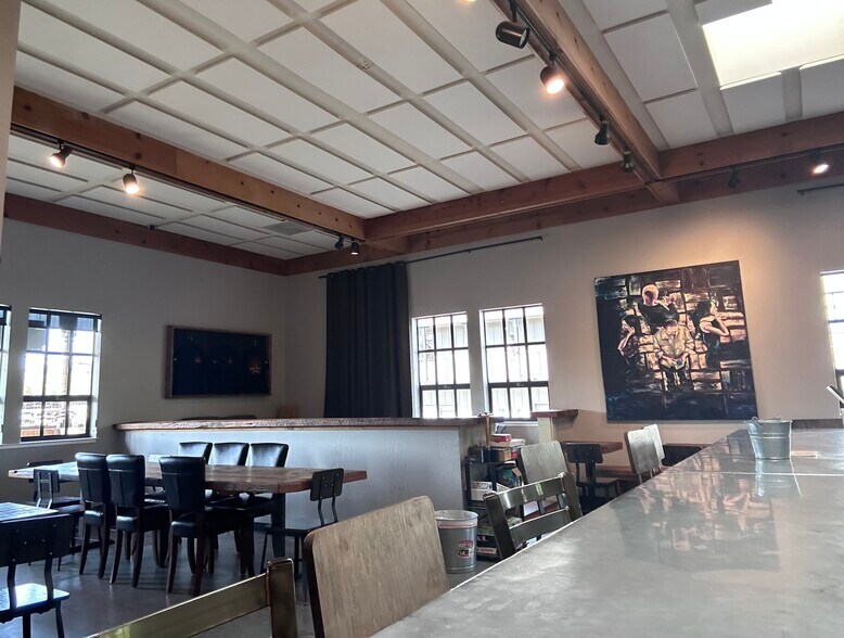 More Photos Of 1016 Railroad Ave, Novato Flex For Lease