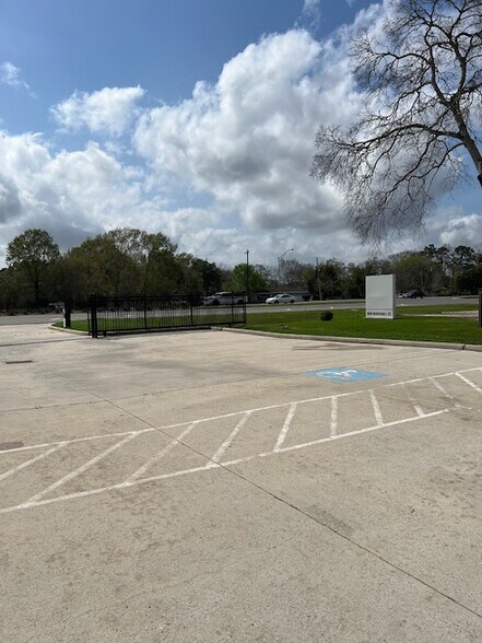 More Photos Of 612 State Highway 3, League City Freestanding For Sale