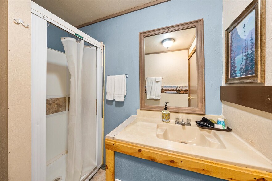 More Photos Of 7000 Graves Creek Rd, Lolo Bar For Sale