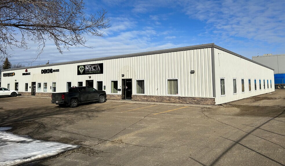 More Photos Of 18150 111th Ave NW, Edmonton Flex For Lease