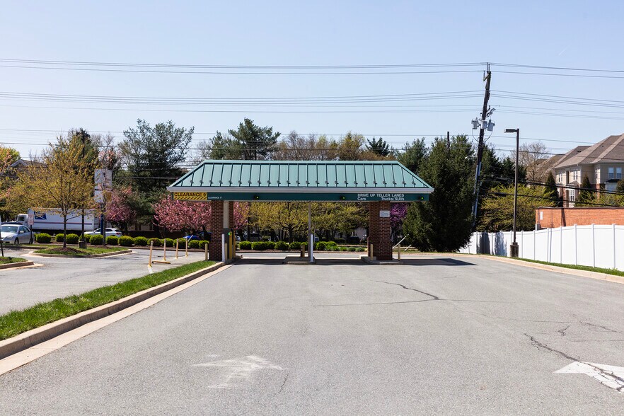 More Photos Of 15901 Frederick Rd, Rockville Office For Sale