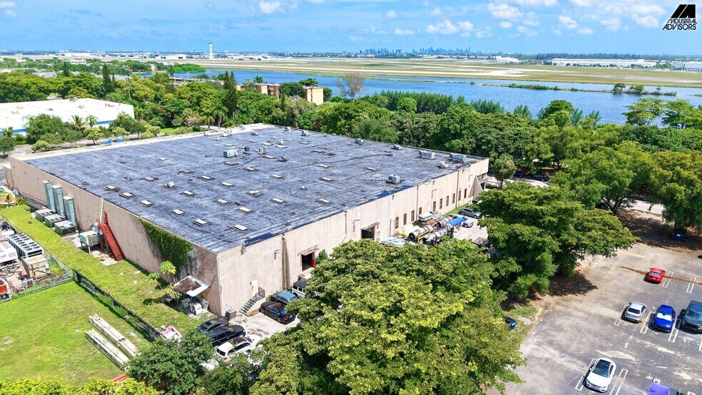 More Photos Of 5601-5603 NW 159th St, Hialeah Manufacturing For Lease