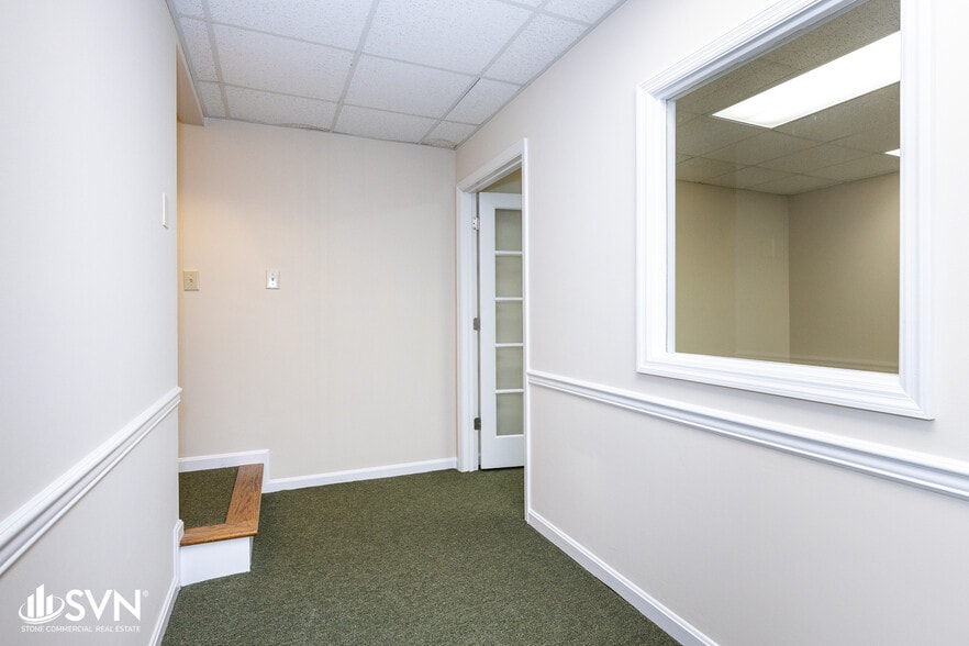 More Photos Of 141 Prosperous Pl, Lexington Medical For Sale
