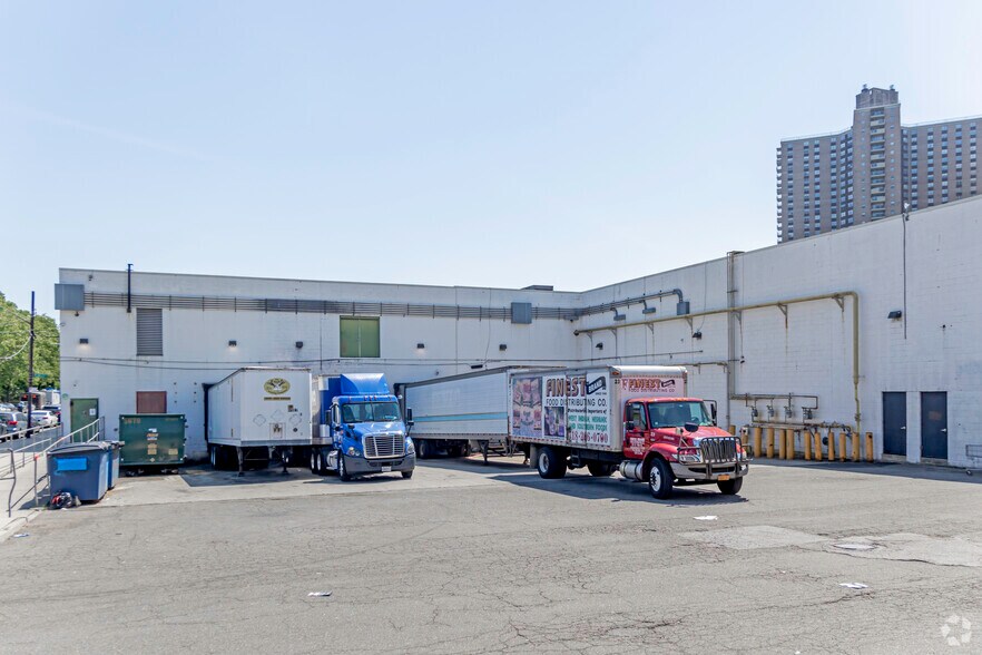 More Photos Of 691 Co-op City Blvd, Bronx General Retail For Lease