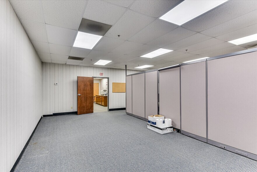 More Photos Of 1089 Augusta Rd, Warrenville Office For Lease