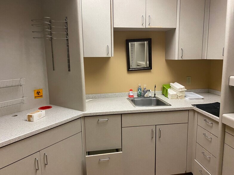 More Photos Of 1001 S FM-270, League City Unknown For Lease