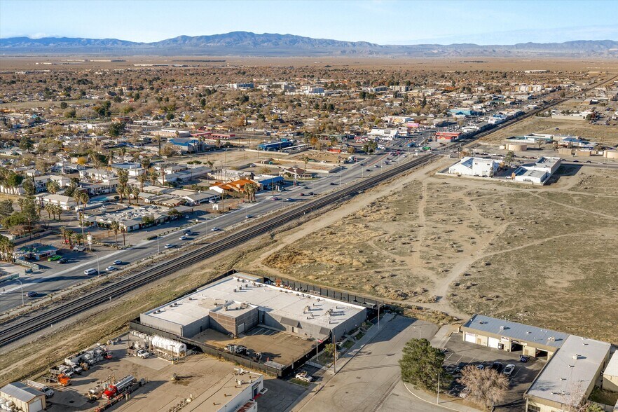 More Photos Of 44211 Yucca Ave, Lancaster Warehouse For Sale