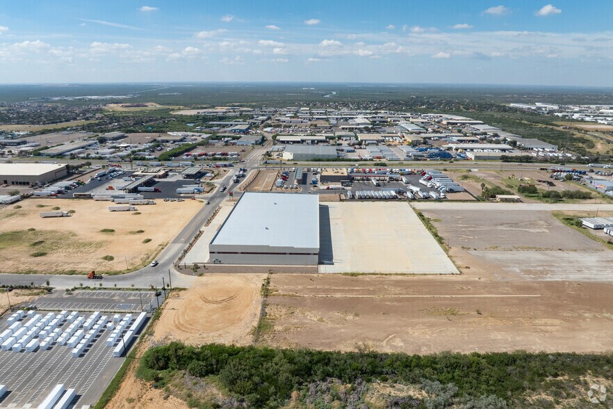 More Photos Of 172 Interamerica Blvd, Laredo Warehouse For Lease