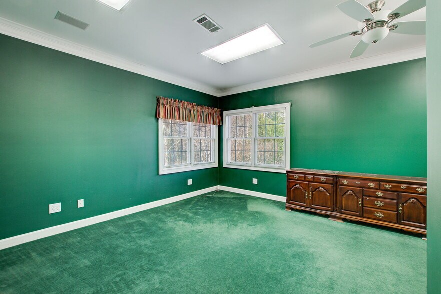 More Photos Of 555 Sun Valley Dr, Roswell Office For Sale