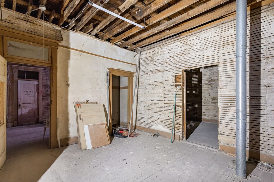 More Photos Of 844-846 N G Ave, Douglas Storefront Retail Residential For Sale