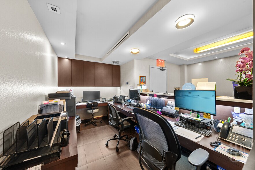 More Photos Of 104-110 E 40th St, New York Medical For Sale