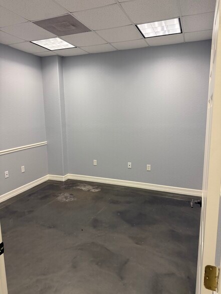 More Photos Of 101 Industrial Park Dr, Hitchcock Warehouse For Lease