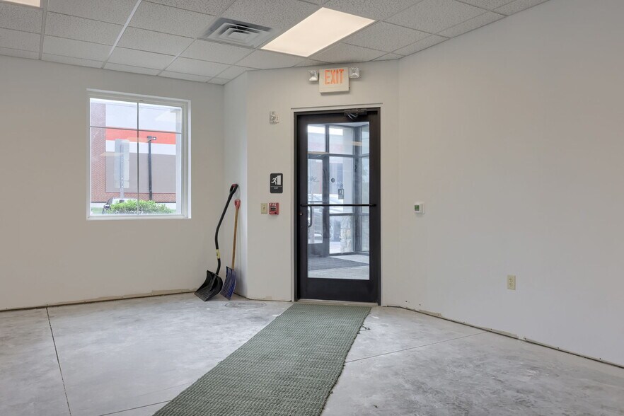 More Photos Of 84 Doe Run Rd, Manheim Medical For Lease