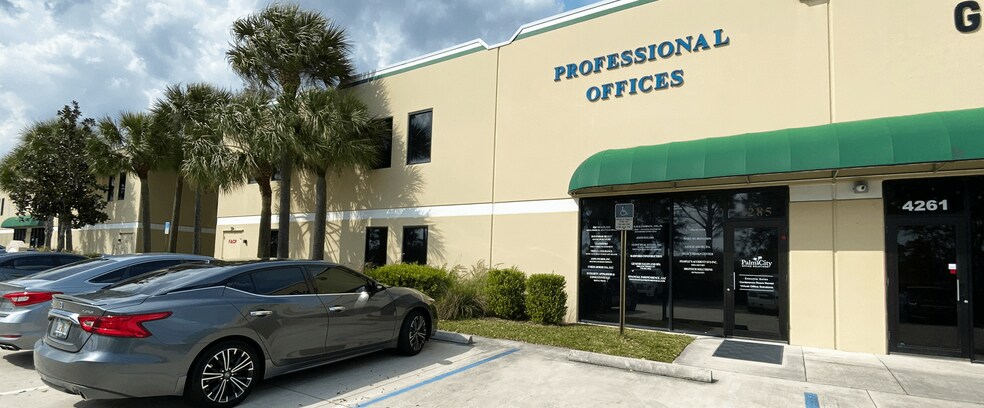 More Photos Of 4207-4285 SW Martin Hwy, Palm City Warehouse For Lease