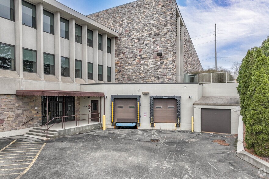 More Photos Of 2501 Wilmington Rd, New Castle Office For Lease