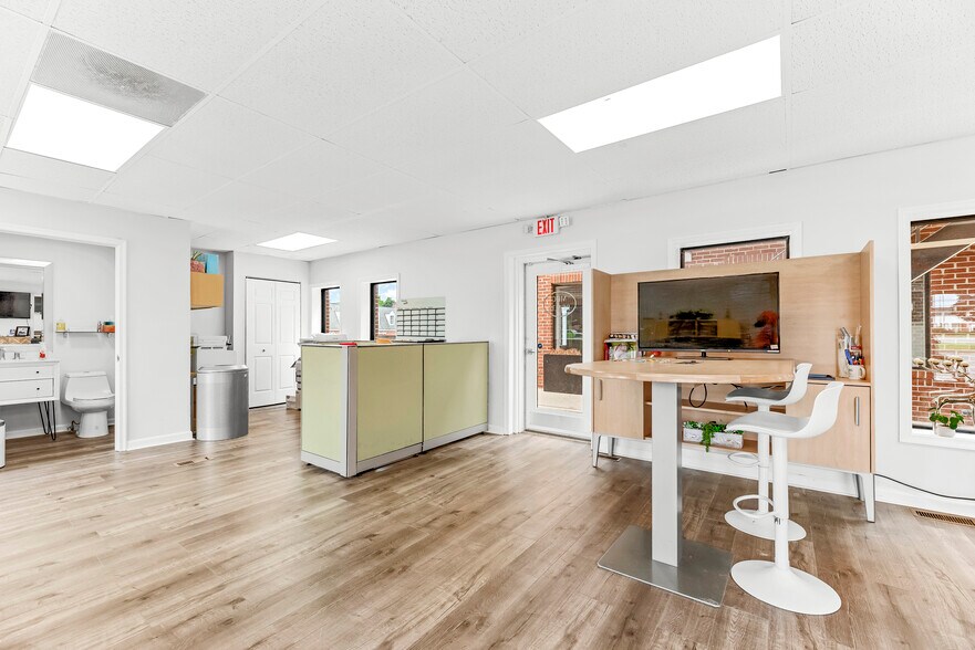 More Photos Of 10351 Southern Maryland Blvd, Dunkirk Office For Sale