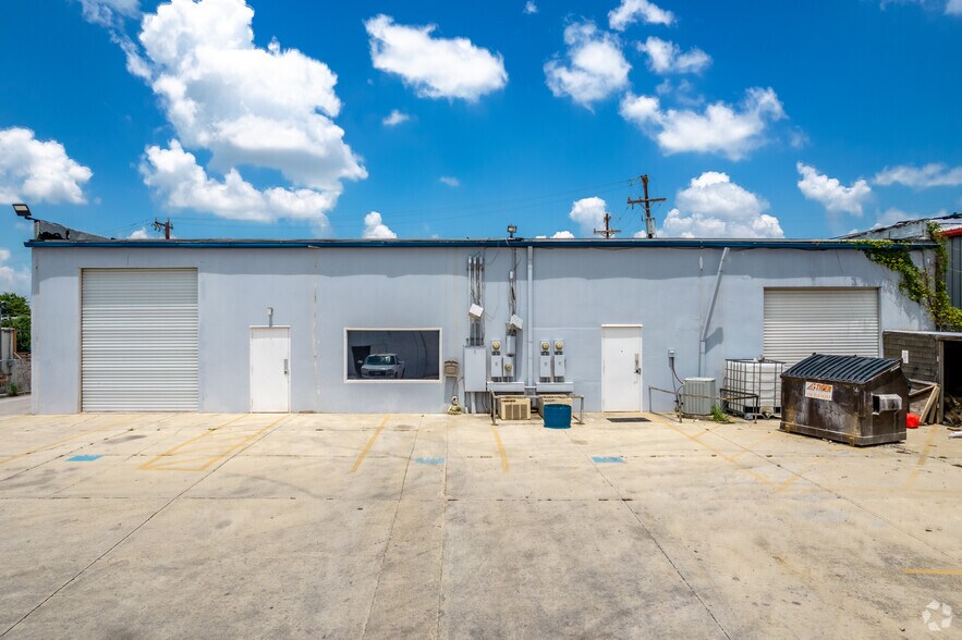 More Photos Of 13603 Topper Cir, San Antonio Warehouse For Lease