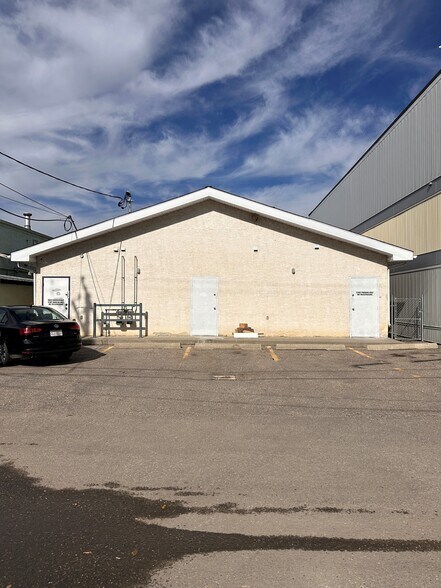 More Photos Of 6507-6511 Bowness Rd NW, Calgary Storefront For Sale