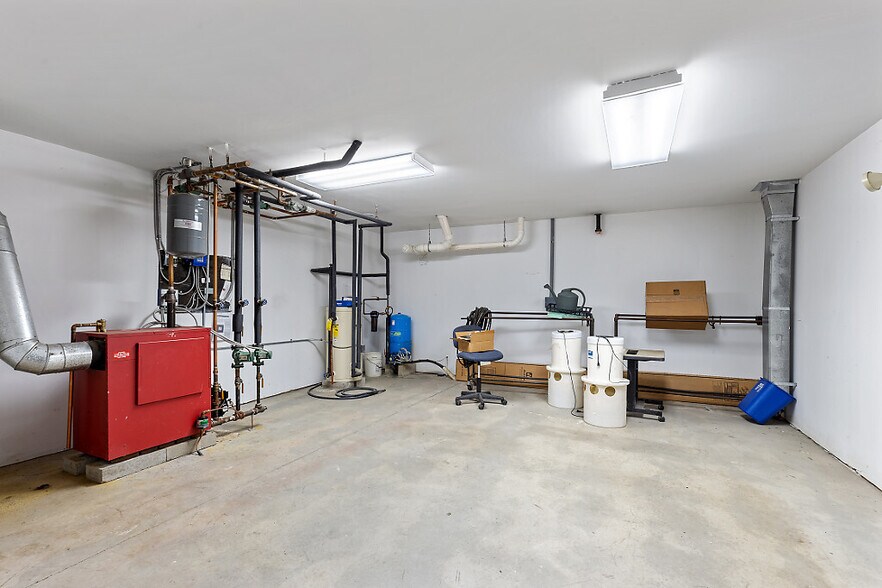More Photos Of 525 Eastern Ave, Augusta Office For Sale
