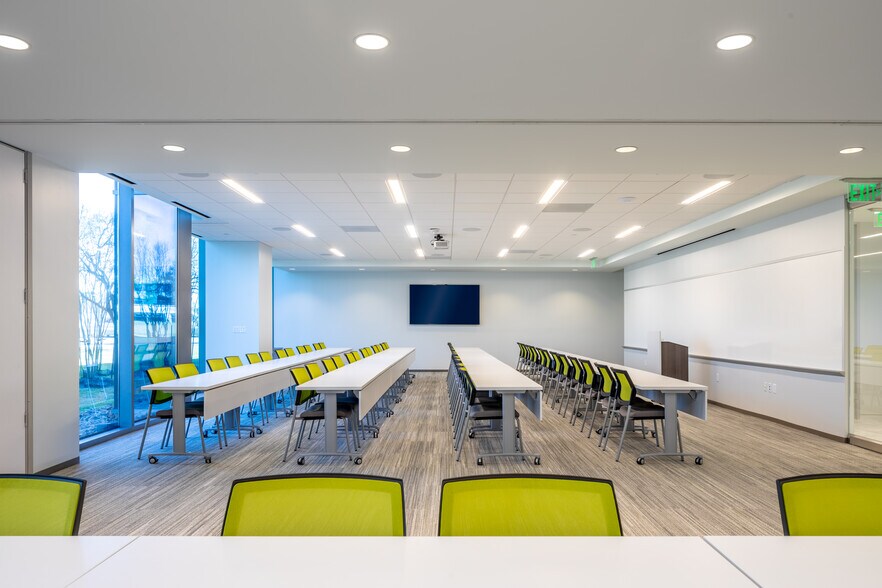 More Photos Of 575 N Dairy Ashford Rd, Houston Office For Sale