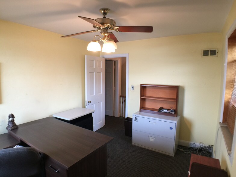 More Photos Of 402 Crain Hwy N, Glen Burnie Office For Sale