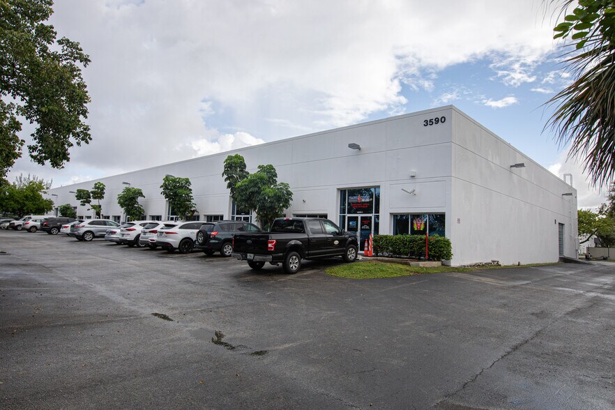 More Photos Of 3555-3569 NW 53rd Ct, Fort Lauderdale Unknown For Lease