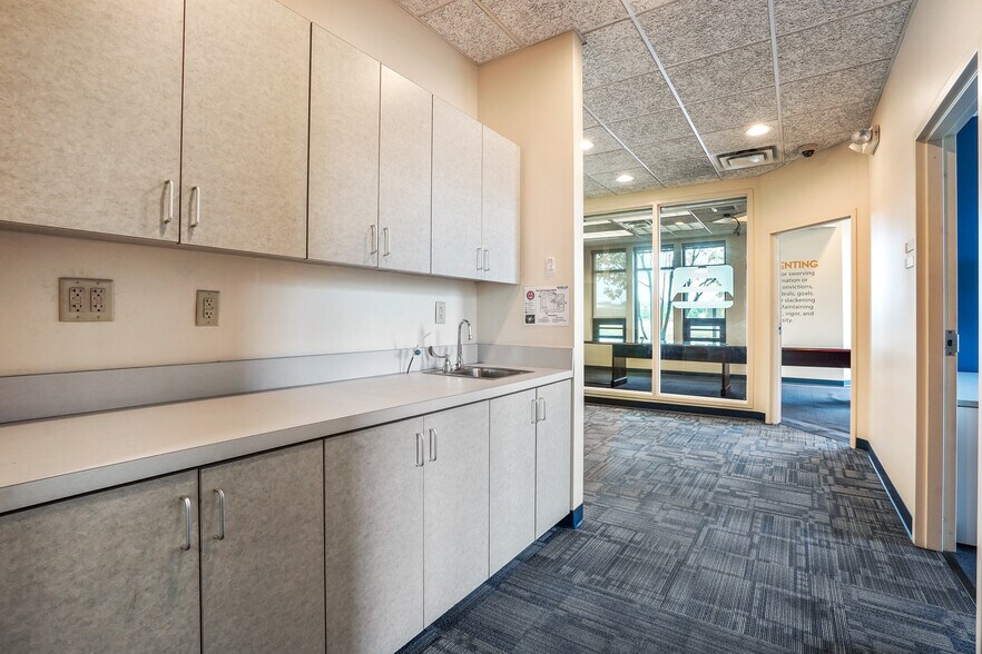 More Photos Of 10567 Sawmill Pky, Powell Office For Lease