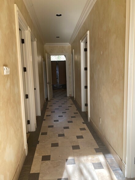 More Photos Of 154 N Festival Dr, El Paso Medical For Sale