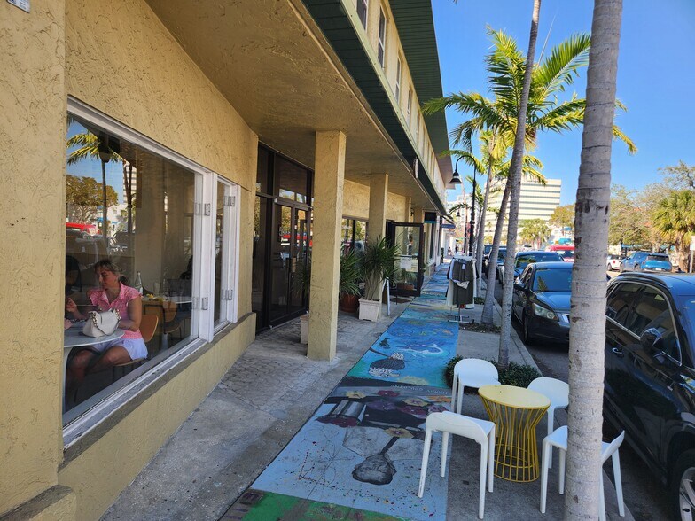 More Photos Of 534-538 S Pineapple Ave, Sarasota Storefront Retail Office For Lease