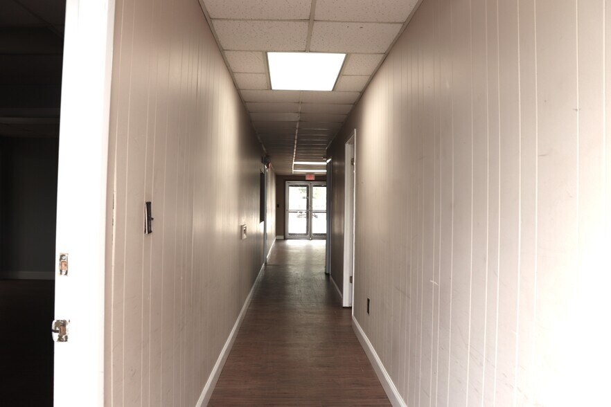 More Photos Of 400 Chestnut St NW, Hartselle Office For Sale