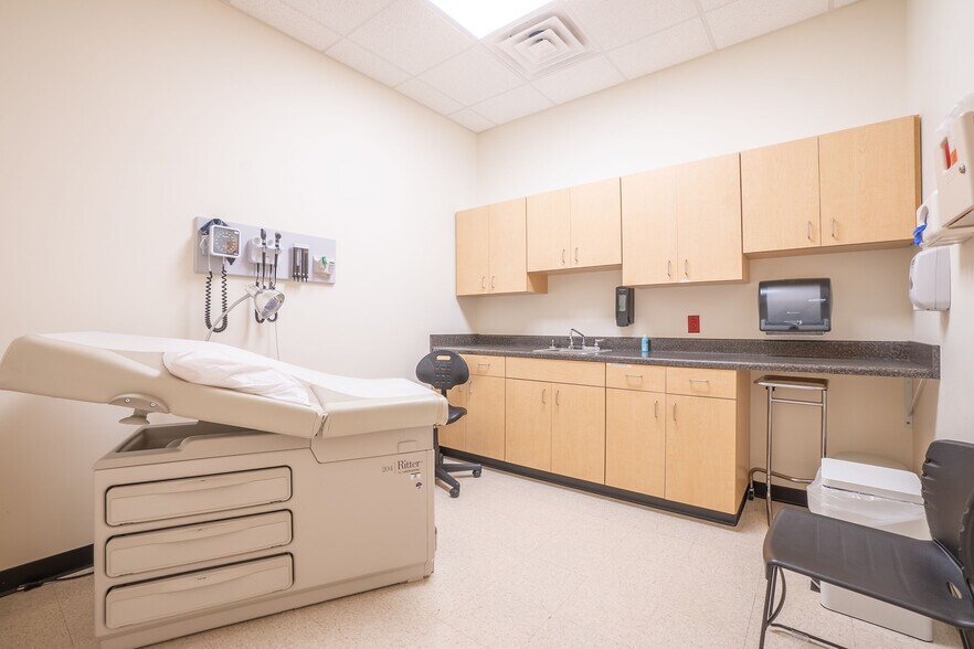 More Photos Of 227 Monogard Dr, Manchester Medical For Sale