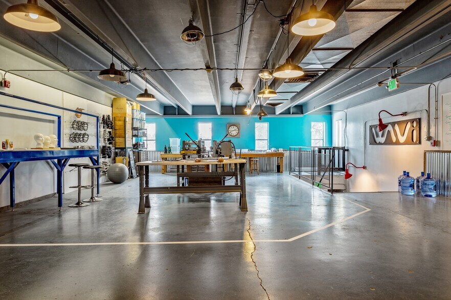 More Photos Of 3535 S Irving St, Sheridan Warehouse For Lease
