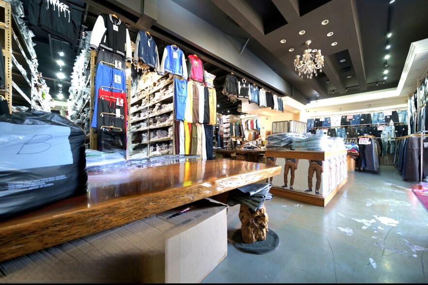 More Photos Of 1506 S Los Angeles St, Los Angeles Showroom For Lease