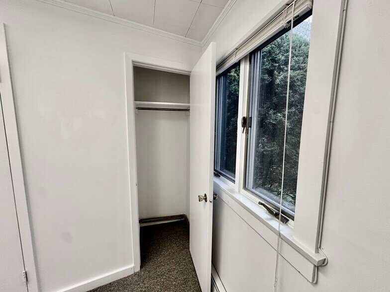 More Photos Of 115 Mason St, Greenwich Freestanding For Lease