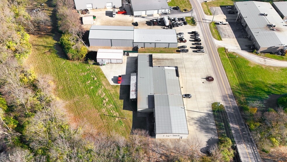 More Photos Of 200 Industry Dr, Carlisle Warehouse For Lease