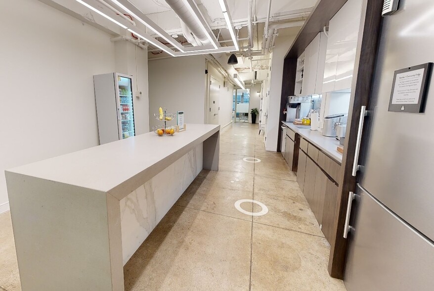 Primary Photo Of 251 W 30th St, New York Coworking Space