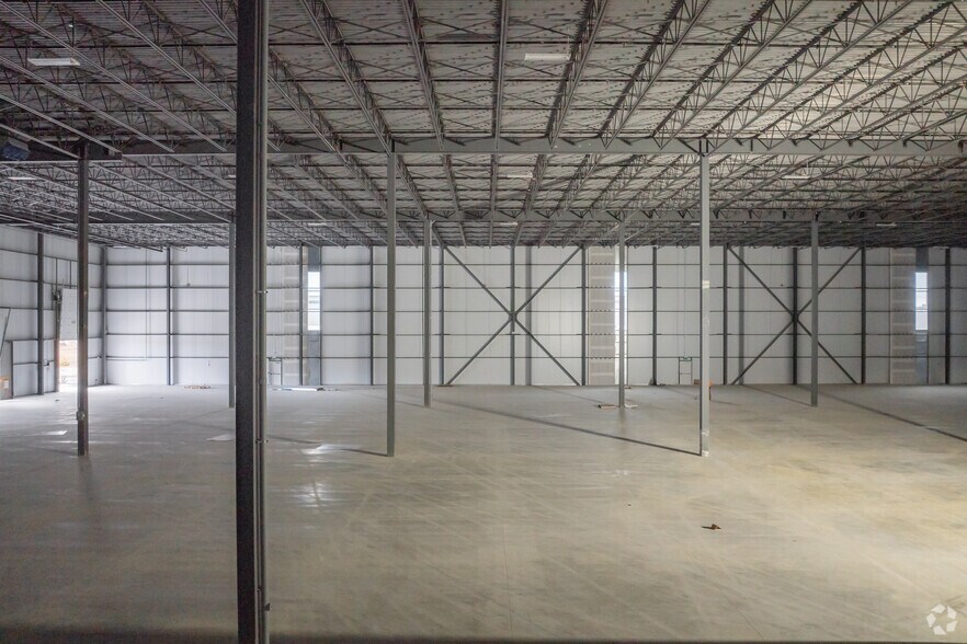 More Photos Of 22 Medicorum Pl, Hamilton Distribution For Lease
