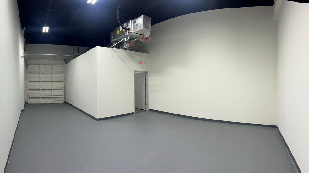More Photos Of 11320 Fortune Cir, Wellington Warehouse For Lease