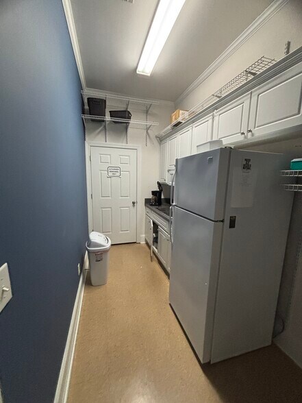 More Photos Of 109 Vista Oaks Dr, Lexington Medical For Sale