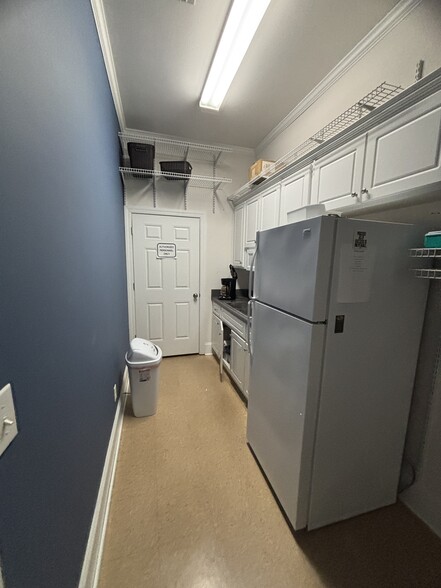 More Photos Of 109A Vista Oaks Dr, Lexington Office For Sale