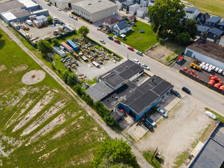 More Photos Of 1122 Deloss St, Indianapolis Warehouse For Sale