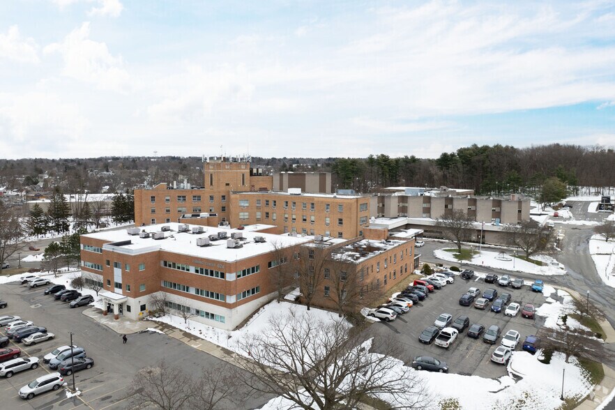 More Photos Of 624 McClellan St, Schenectady Medical For Lease