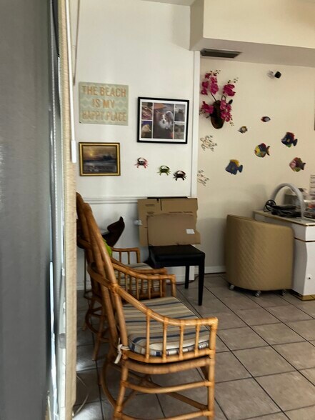 More Photos Of 16913 Gulf Blvd, North Redington Beach General Retail For Lease