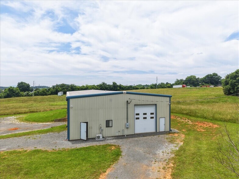 More Photos Of 965 Epco Dr, Dandridge Industrial For Lease
